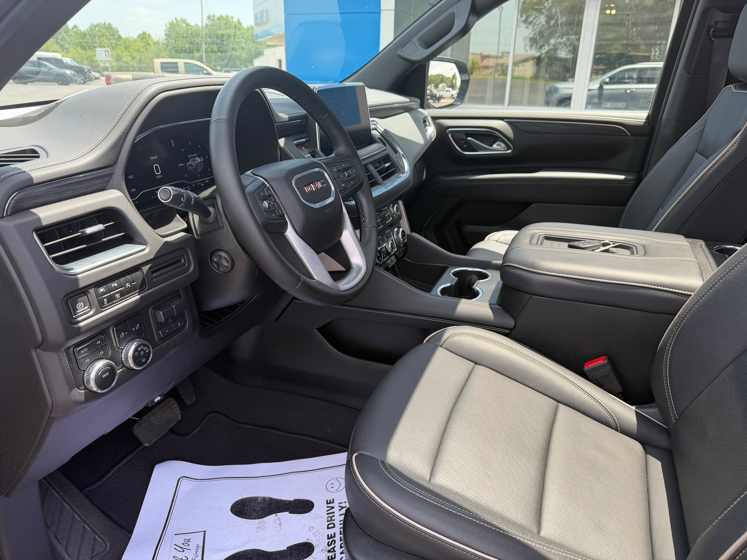 Used 2024 GMC Yukon XL SLT w/ SLT Premium Package AWD/4WD image 17