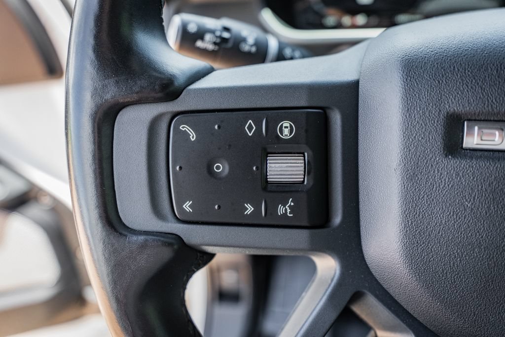 Used 2024 Land Rover Defender 130 X-Dynamic SE AWD/4WD image 23