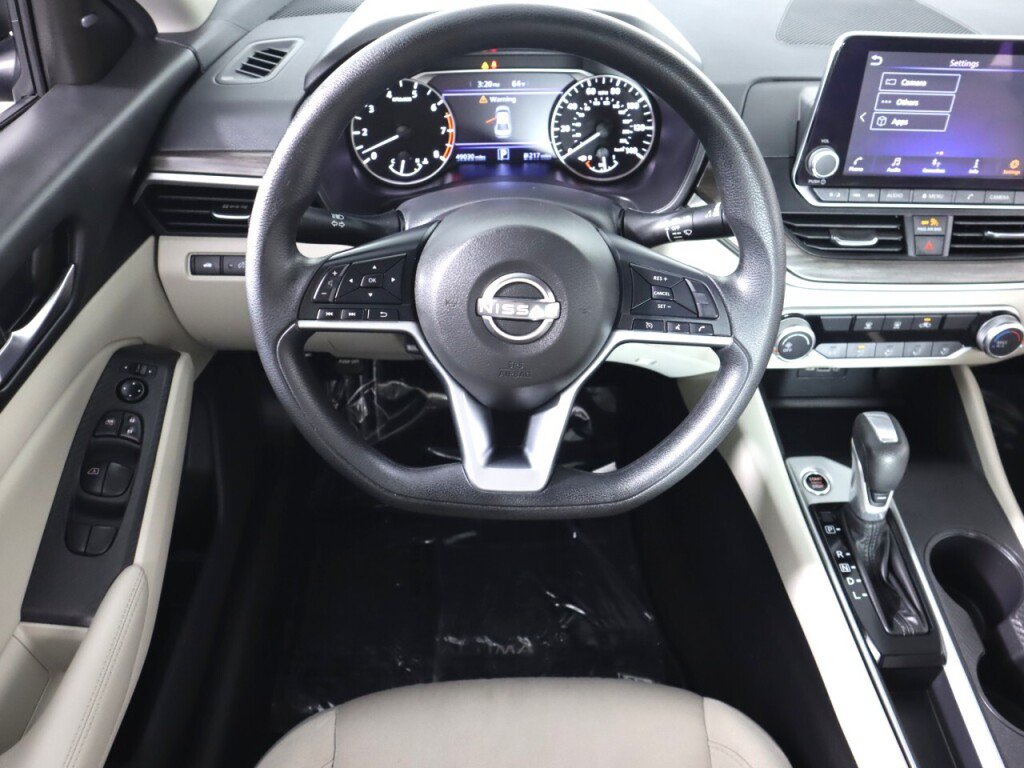 Used 2025 Nissan Altima 2.5 SV FWD image 30