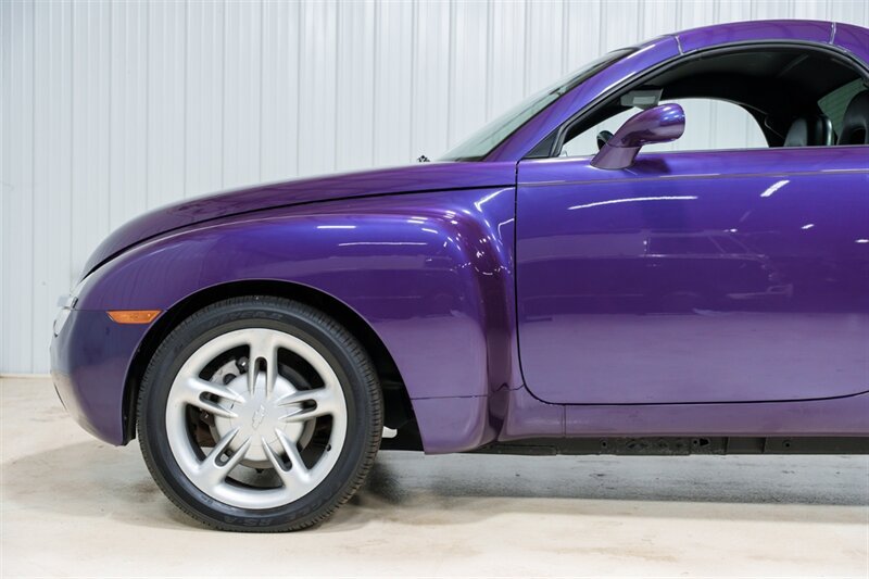 Used 2004 Chevrolet SSR w/ Preferred Equipment Group RWD image 3