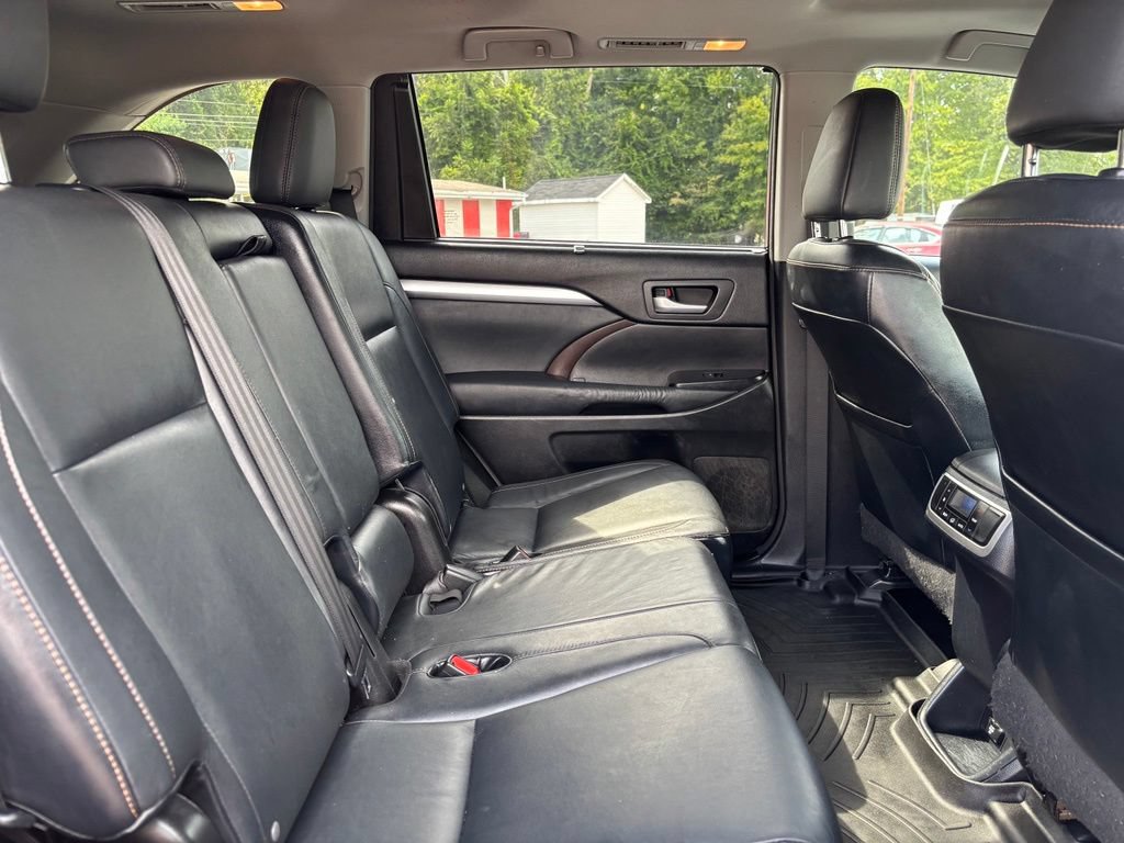 Used 2014 Toyota Highlander XLE FWD image 25
