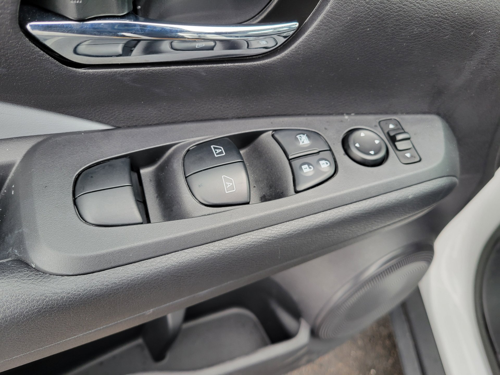 Certified 2023 Nissan Kicks SR w/ SR Premium Package image 19