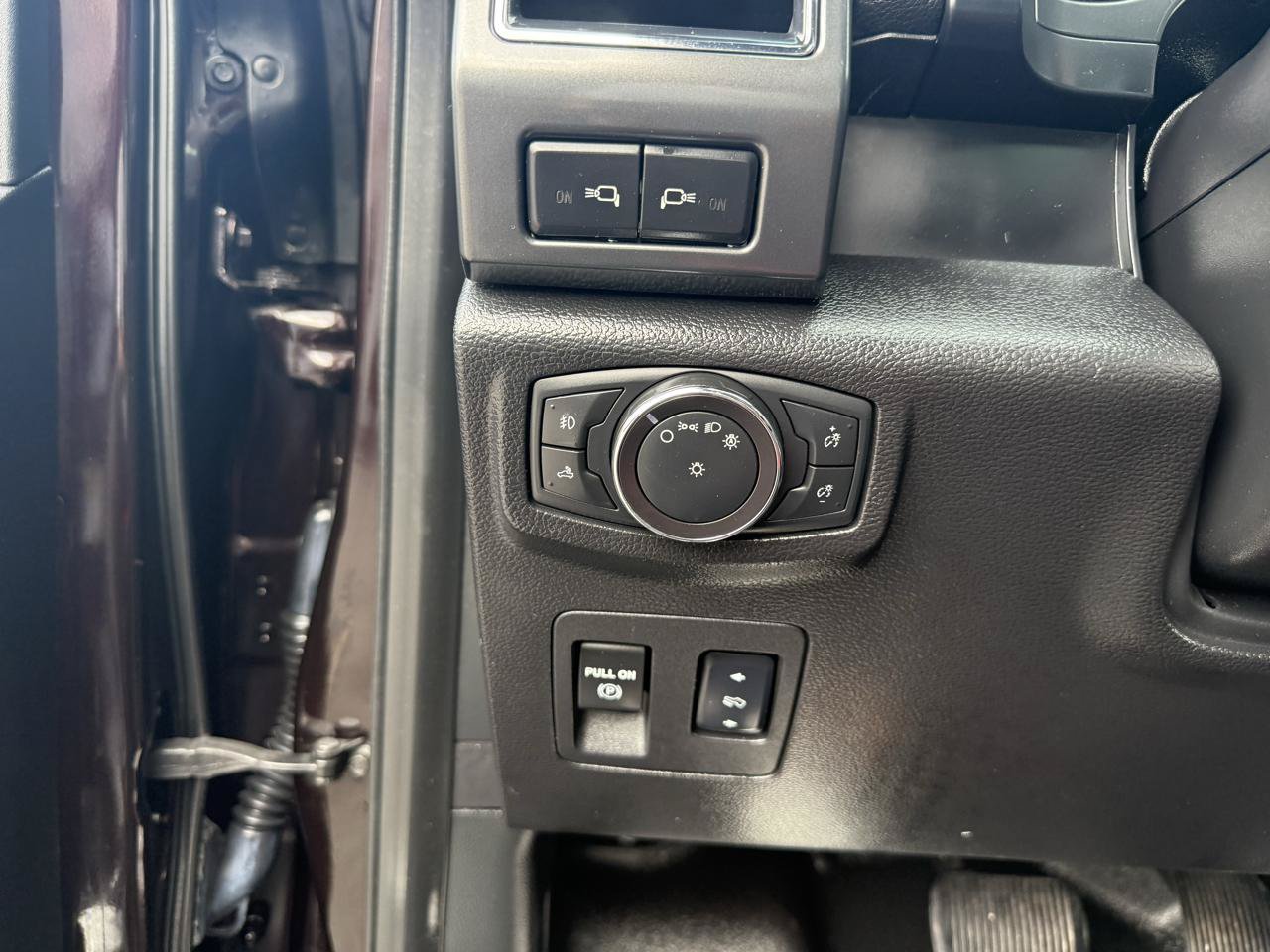 Used 2018 Ford F150 Lariat w/ Equipment Group 502A Luxury AWD/4WD image 24