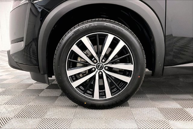Used 2025 Nissan Pathfinder Platinum AWD/4WD image 10