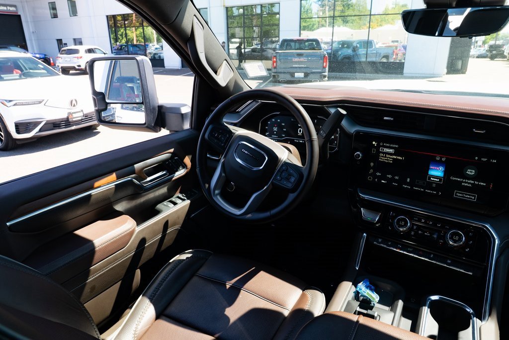 Used 2025 GMC Sierra 3500 Denali w/ Denali Reserve Package image 9