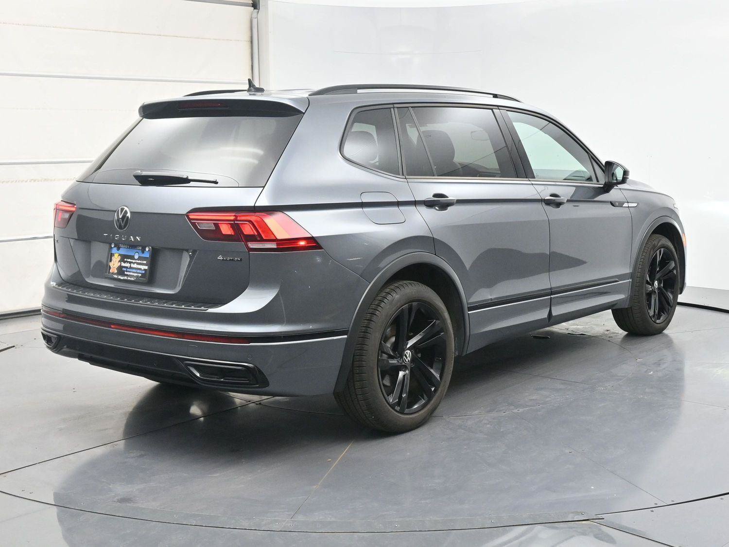 Certified 2023 Volkswagen Tiguan SE R-Line AWD/4WD image 23