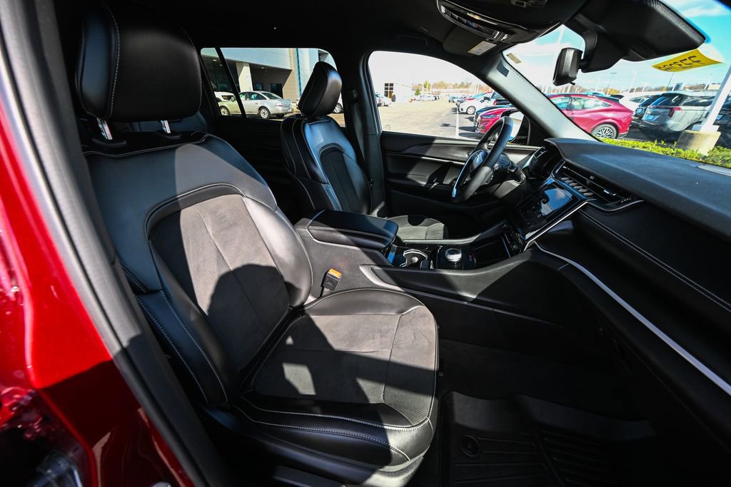 Used 2023 Jeep Grand Cherokee L Laredo image 27