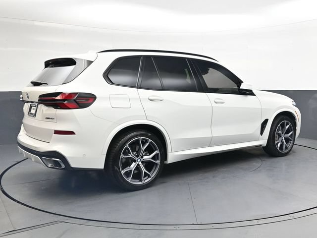 Used 2025 BMW X5 xDrive40i w/ M Sport Package AWD/4WD image 4