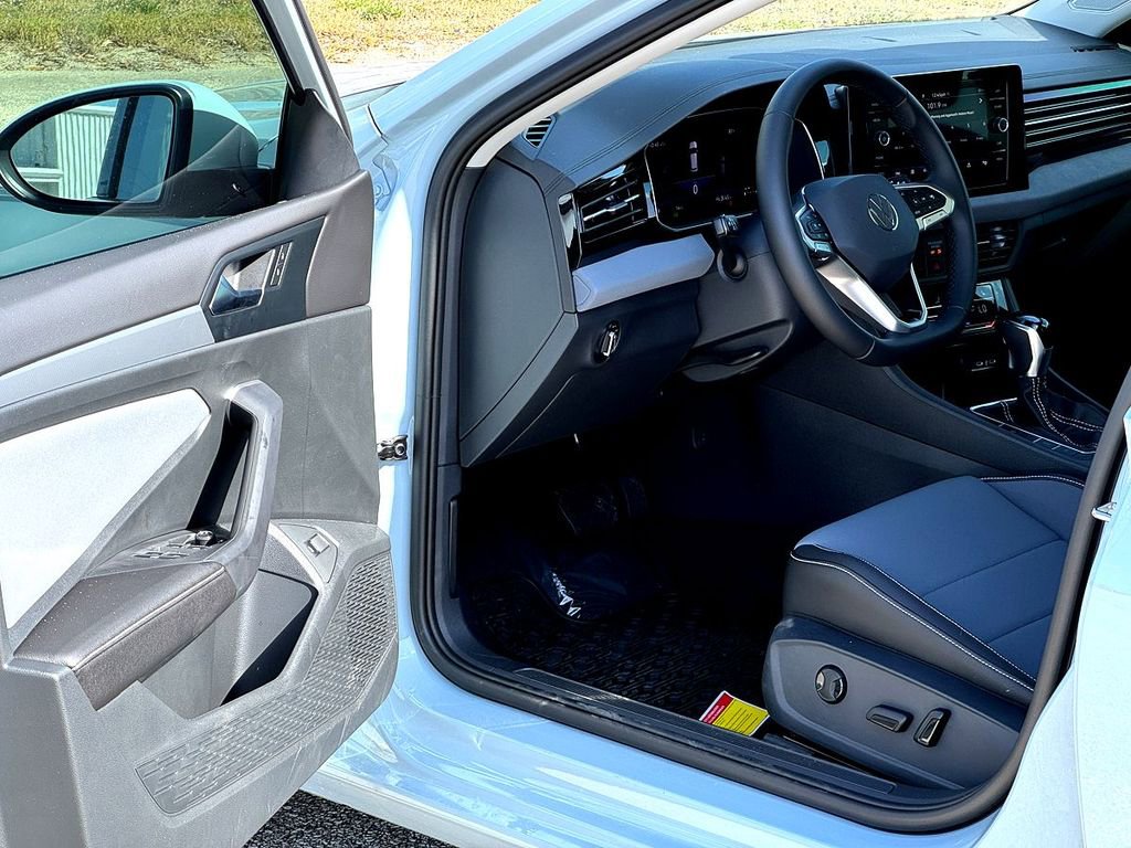 New 2025 Volkswagen Jetta SE FWD image 10