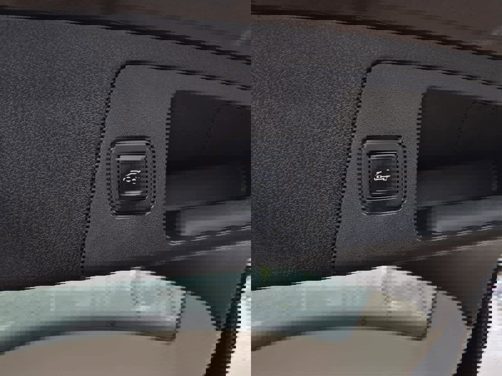 Used 2020 Buick Envision Essence image 9