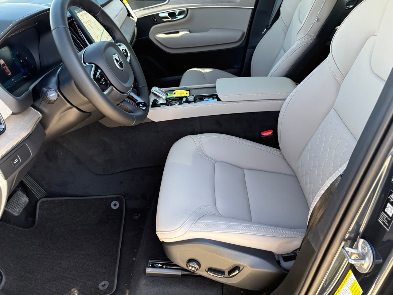 New 2026 Volvo XC90 B5 Core w/ Protection Package Premier image 19