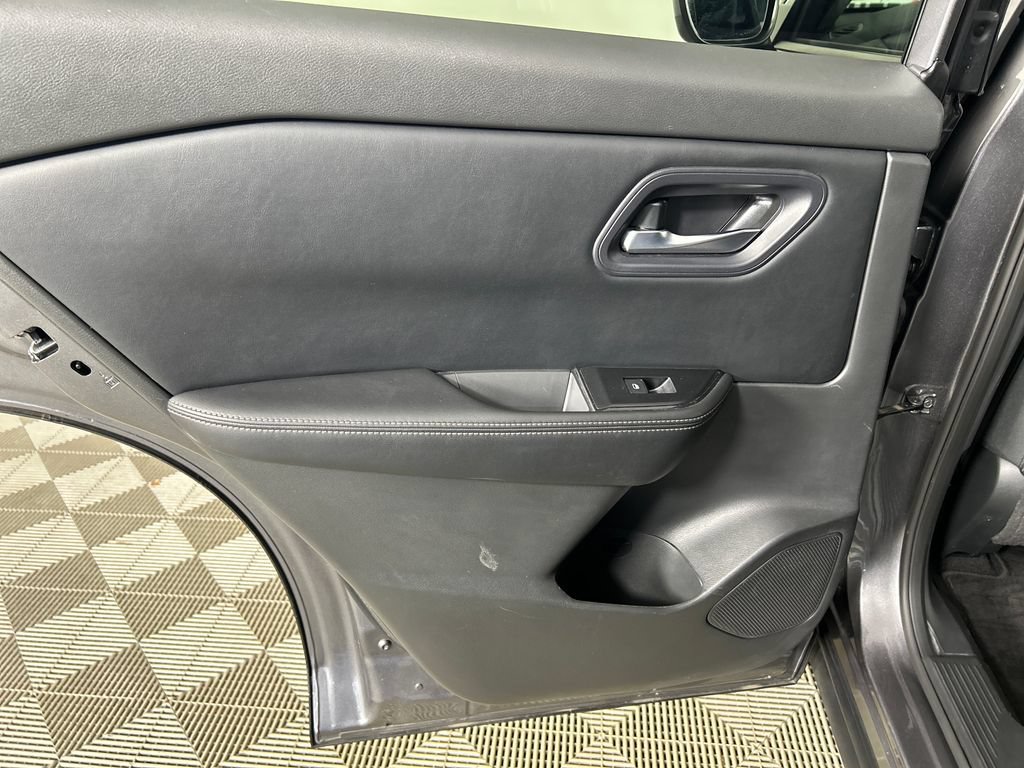 Used 2024 Nissan Rogue SV FWD image 16
