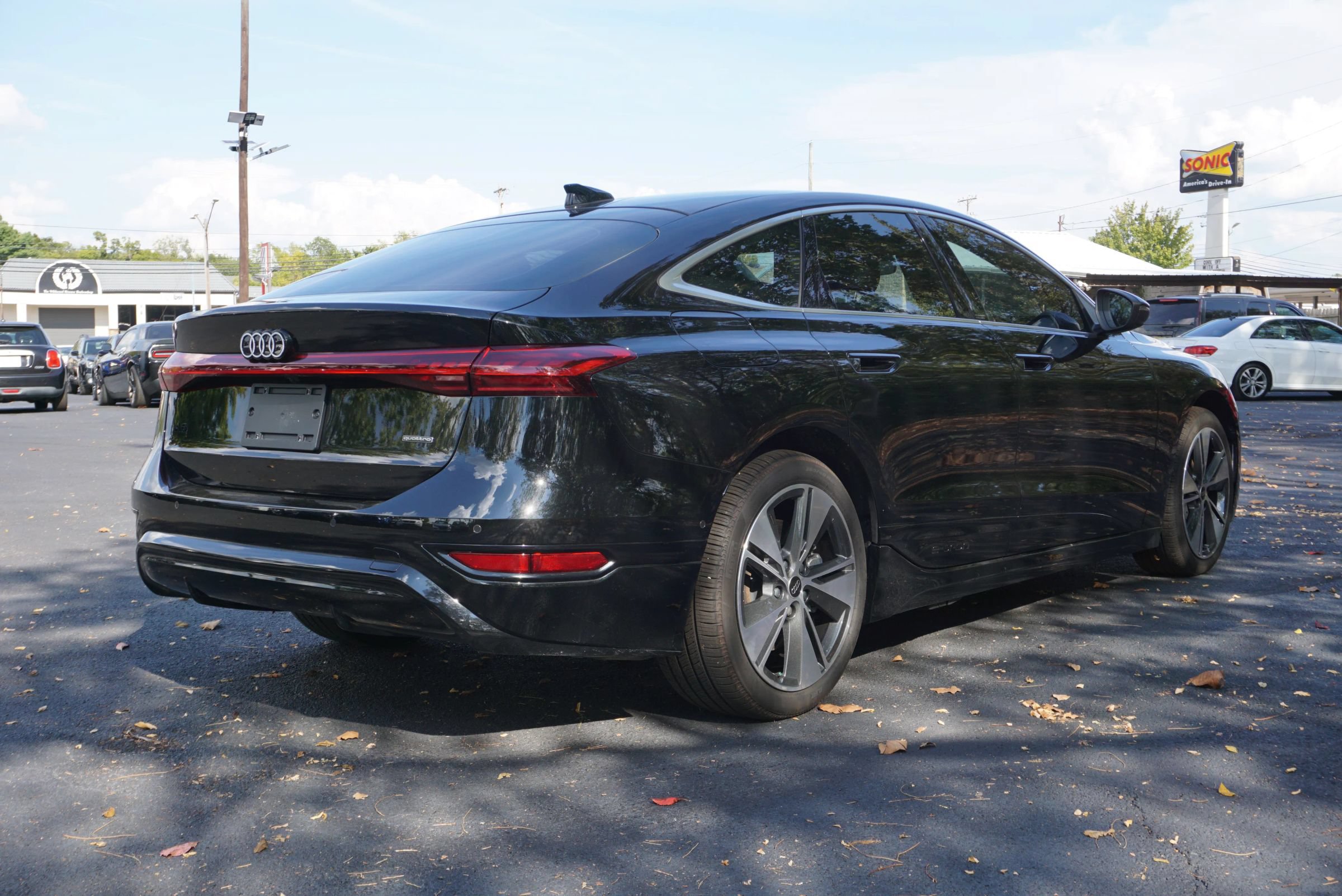 Used 2025 Audi A6 e-tron Premium Plus w/ Premium Plus AWD/4WD image 5