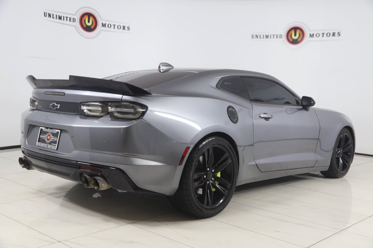 Used 2020 Chevrolet Camaro SS RWD image 3