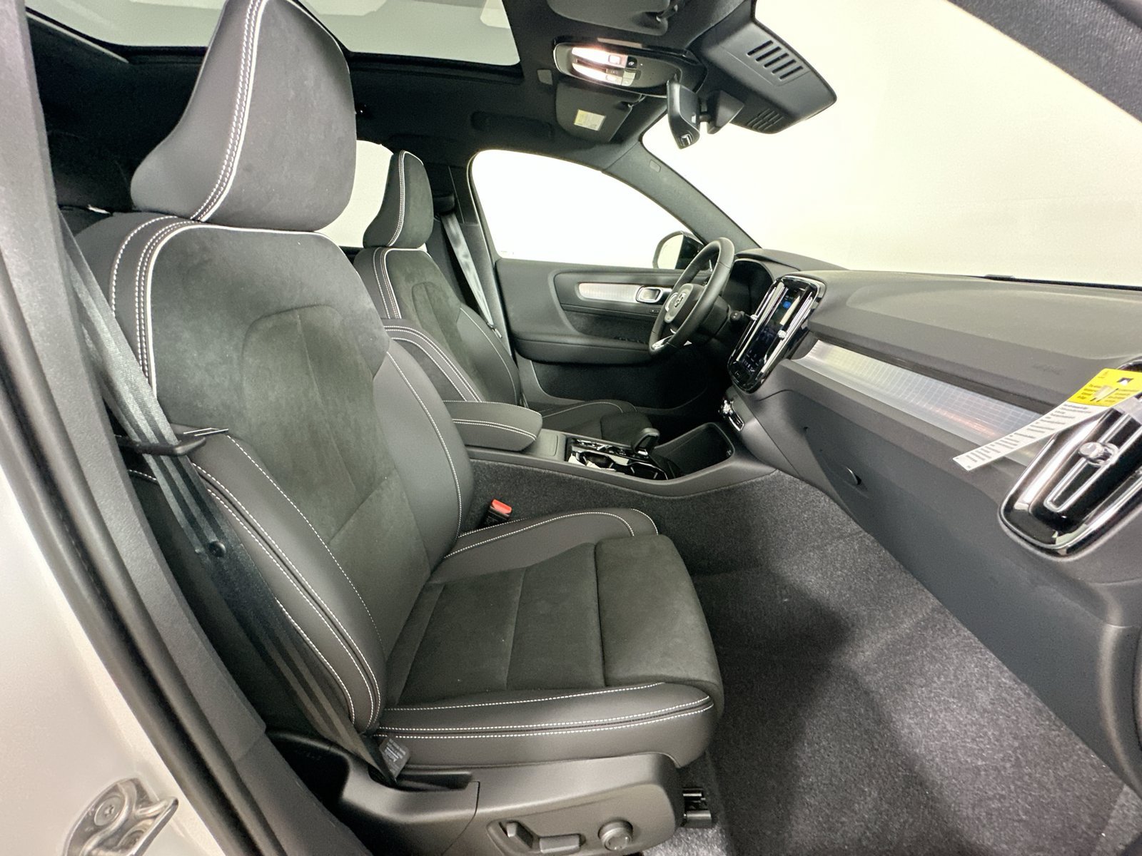 New 2026 Volvo XC40 B5 Ultra w/ Protection Package Premier AWD/4WD image 43