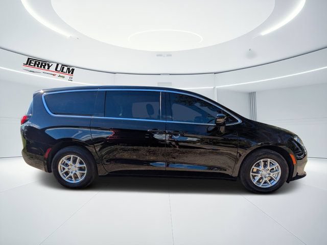 New 2026 Chrysler Voyager LX FWD image 2