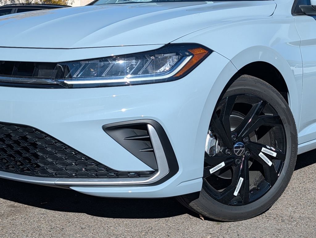 New 2026 Volkswagen Jetta SE image 2