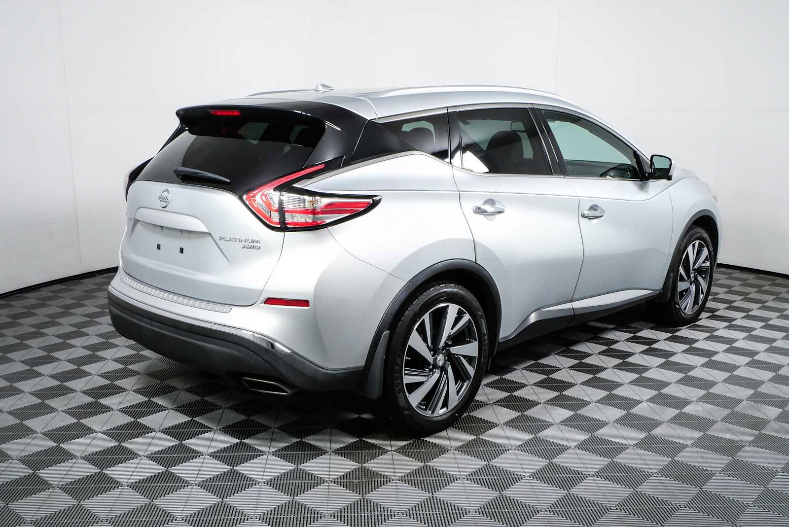 Used 2015 Nissan Murano Platinum w/ Platinum Technology Package AWD/4WD image 3