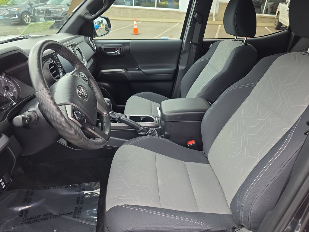 Used 2021 Toyota Tacoma TRD Off-Road AWD/4WD image 5