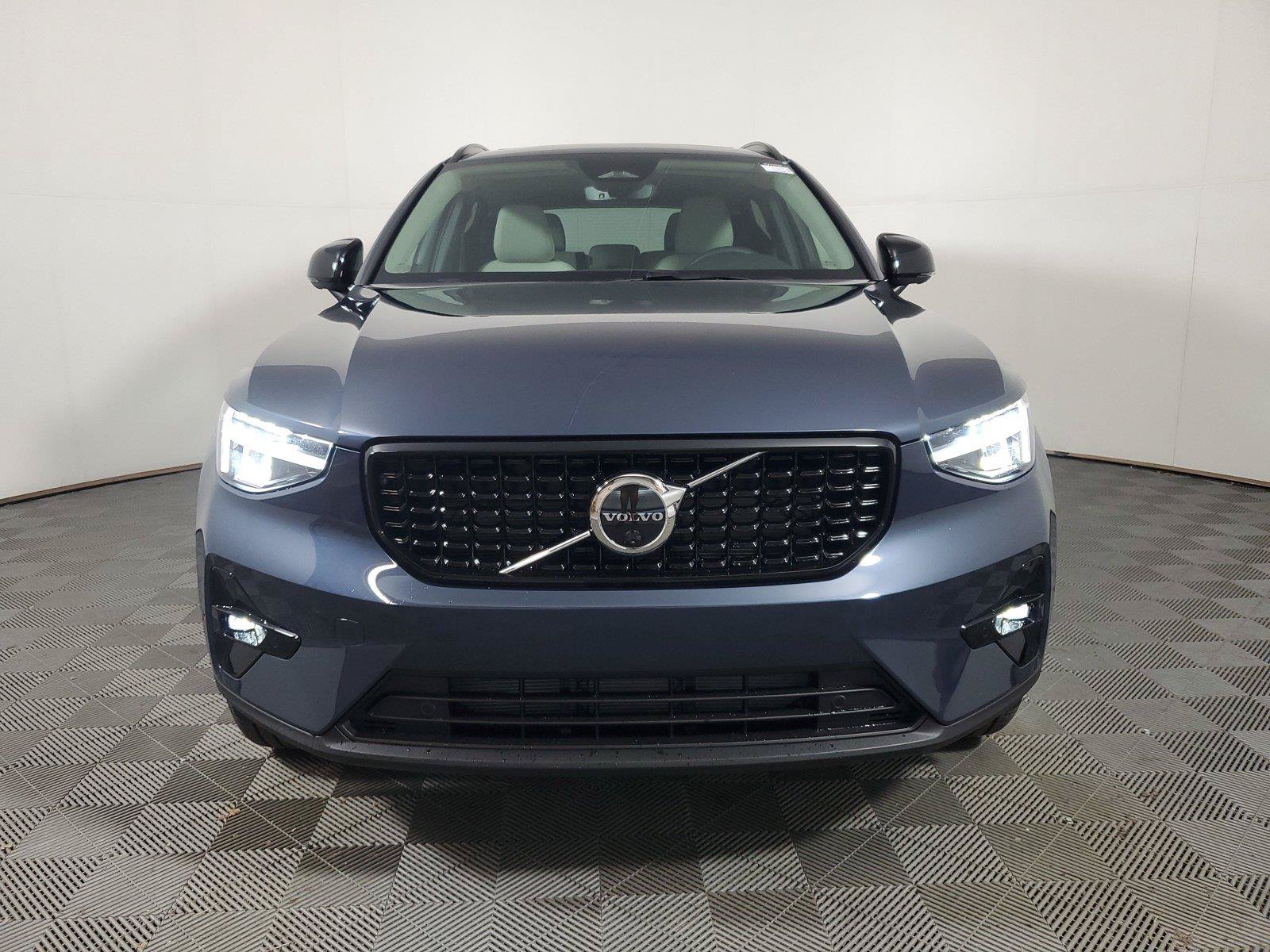 New 2026 Volvo XC40 B5 Plus w/ Protection Package Premier AWD/4WD image 2