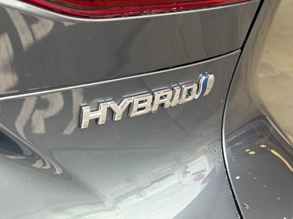 Certified 2021 Toyota Venza LE w/ Carpet Mat Package (TMS) image 14