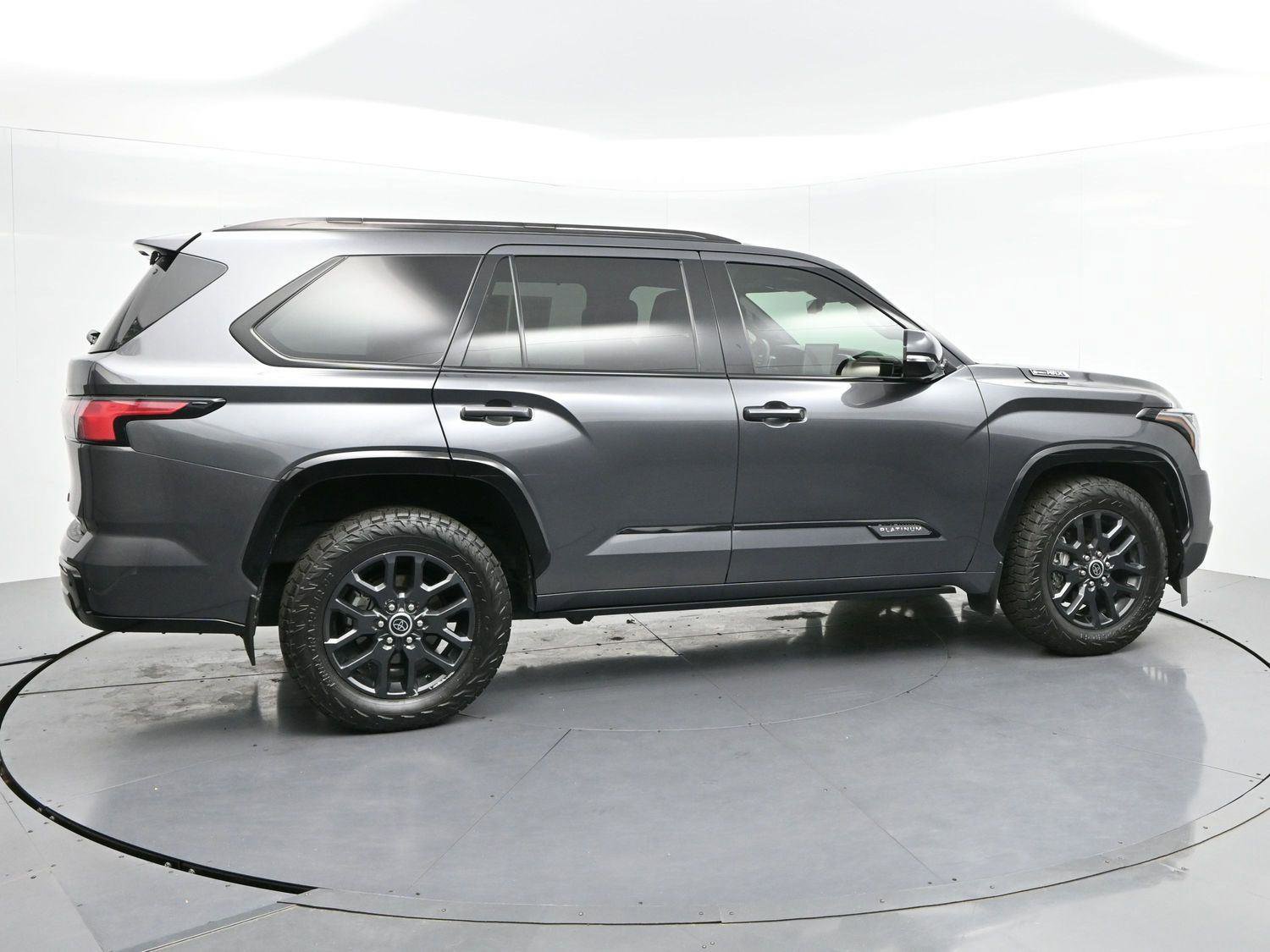 Used 2023 Toyota Sequoia Platinum AWD/4WD image 8
