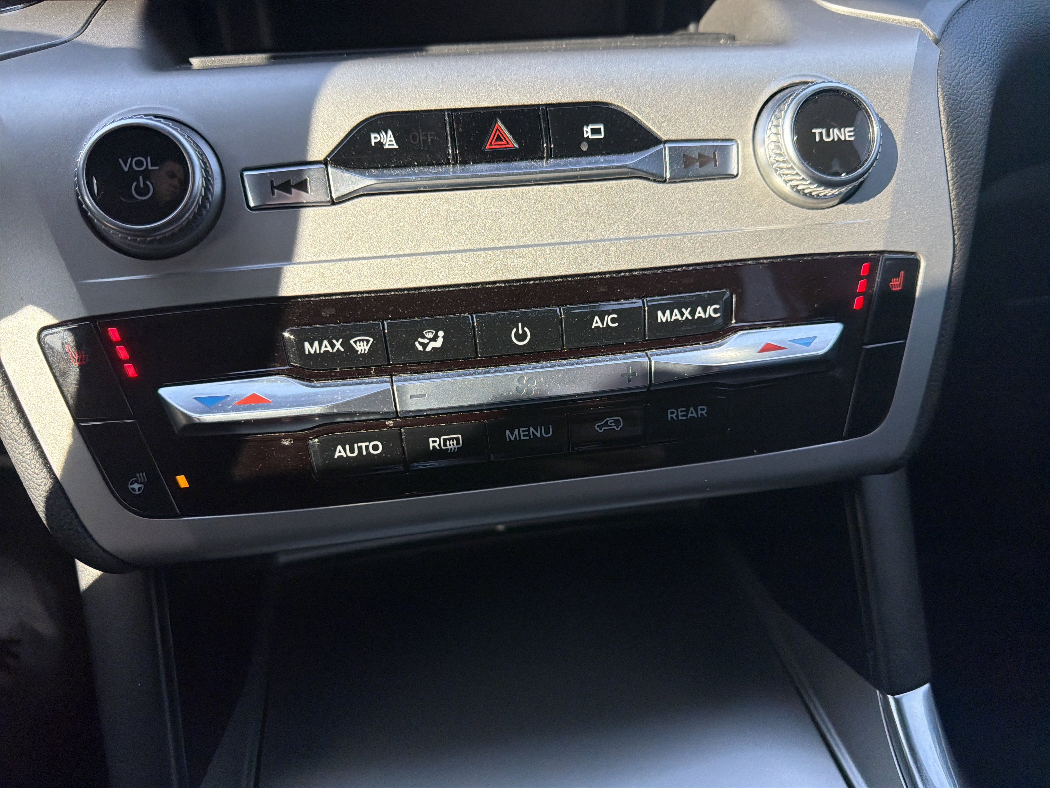 Used 2023 Ford Explorer XLT w/ Equipment Group 202A image 27