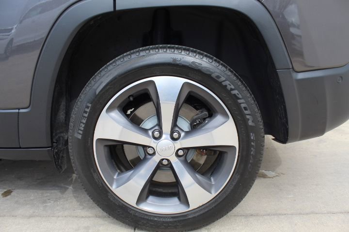 Used 2019 Jeep Cherokee Limited w/ Technology Group image 28