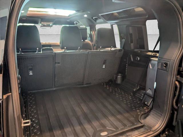 Used 2025 Land Rover Defender 110 X-Dynamic SE AWD/4WD image 5