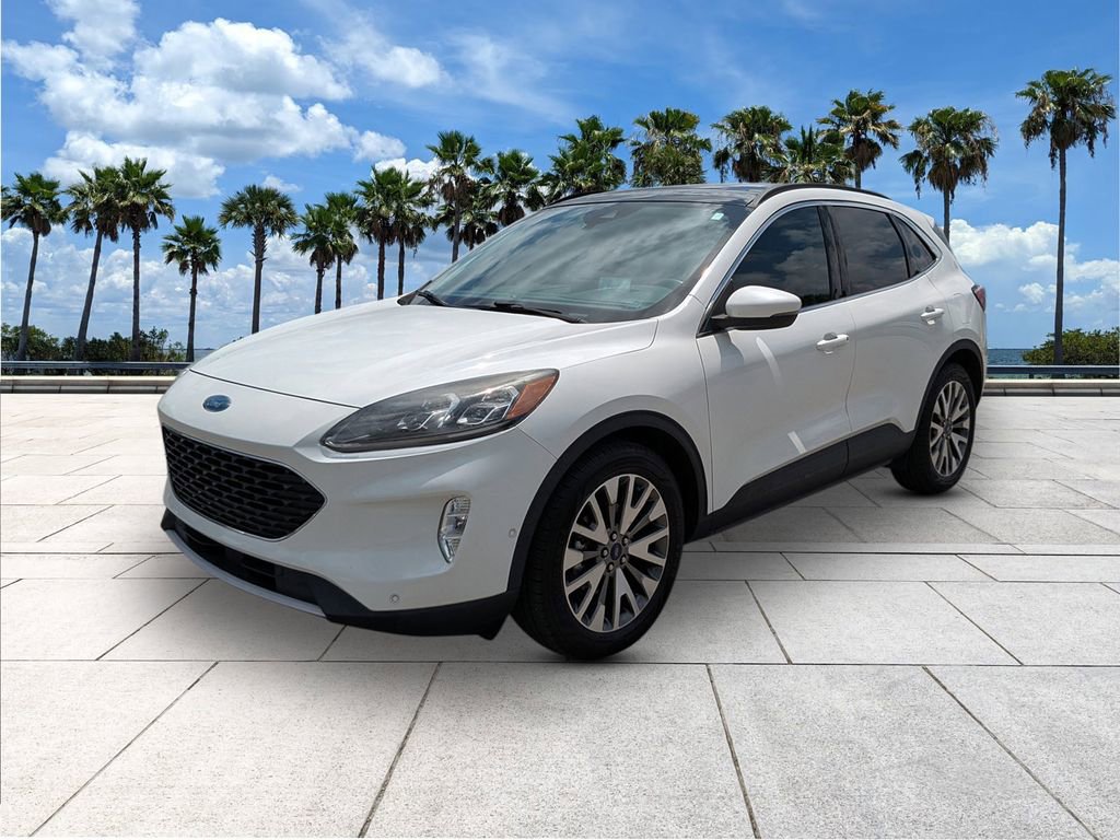 Certified 2020 Ford Escape Titanium w/ Titanium Premium Package 2.0 FWD image 3
