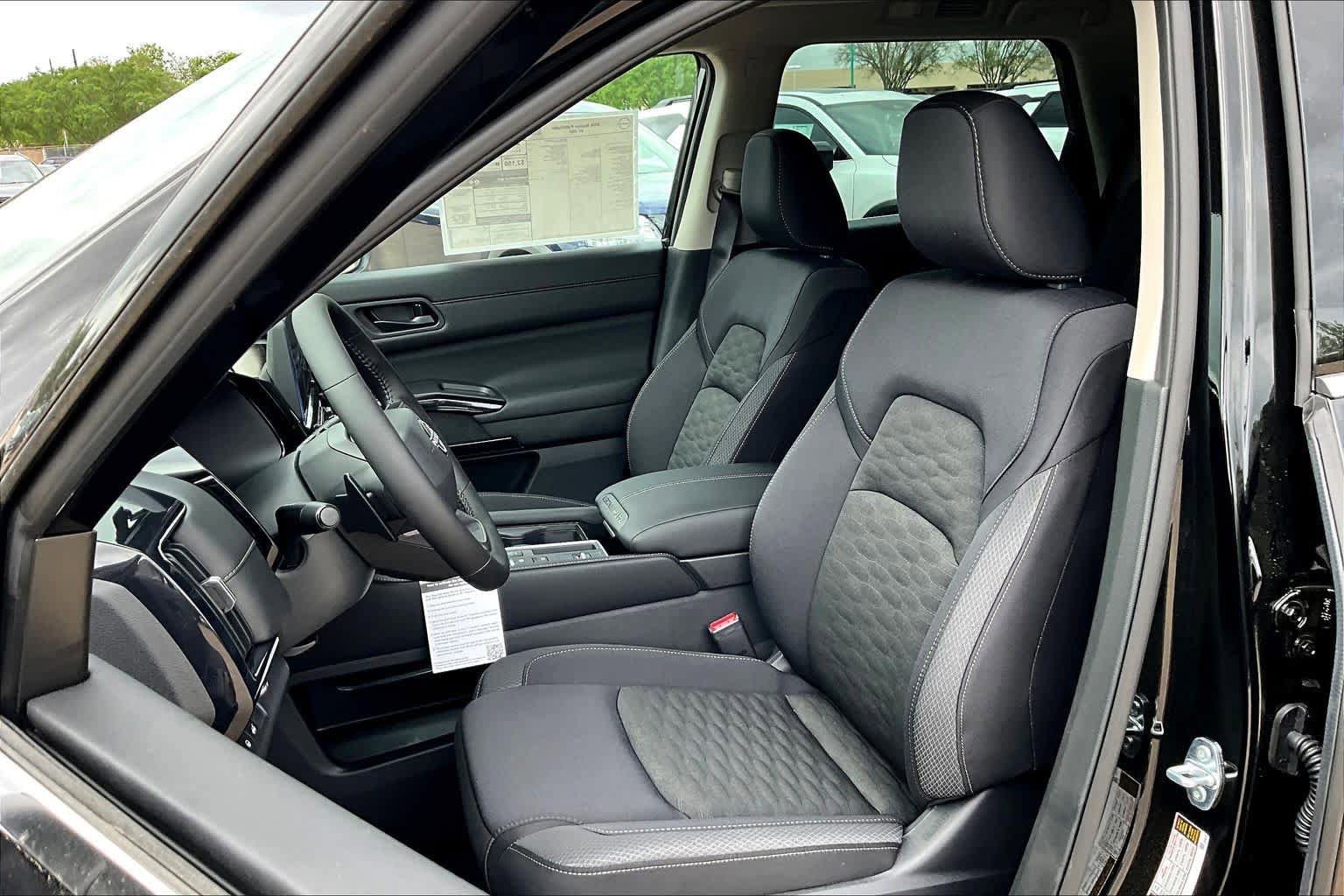 New 2026 Nissan Pathfinder SV w/ SV Premium Package FWD image 17