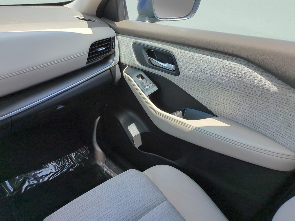 Used 2021 Nissan Rogue SV image 24