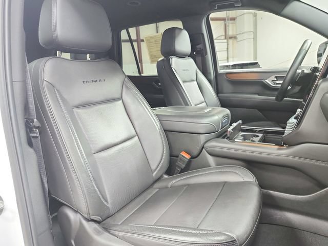 Used 2025 GMC Yukon Denali RWD image 41