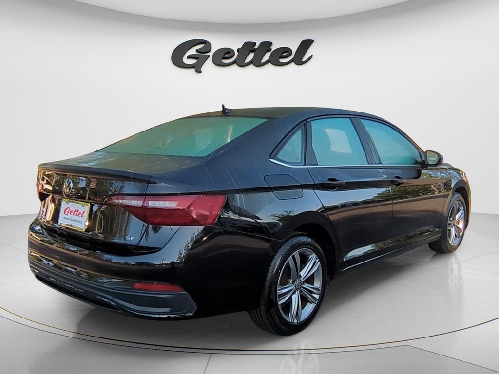 Used 2024 Volkswagen Jetta SE FWD image 5
