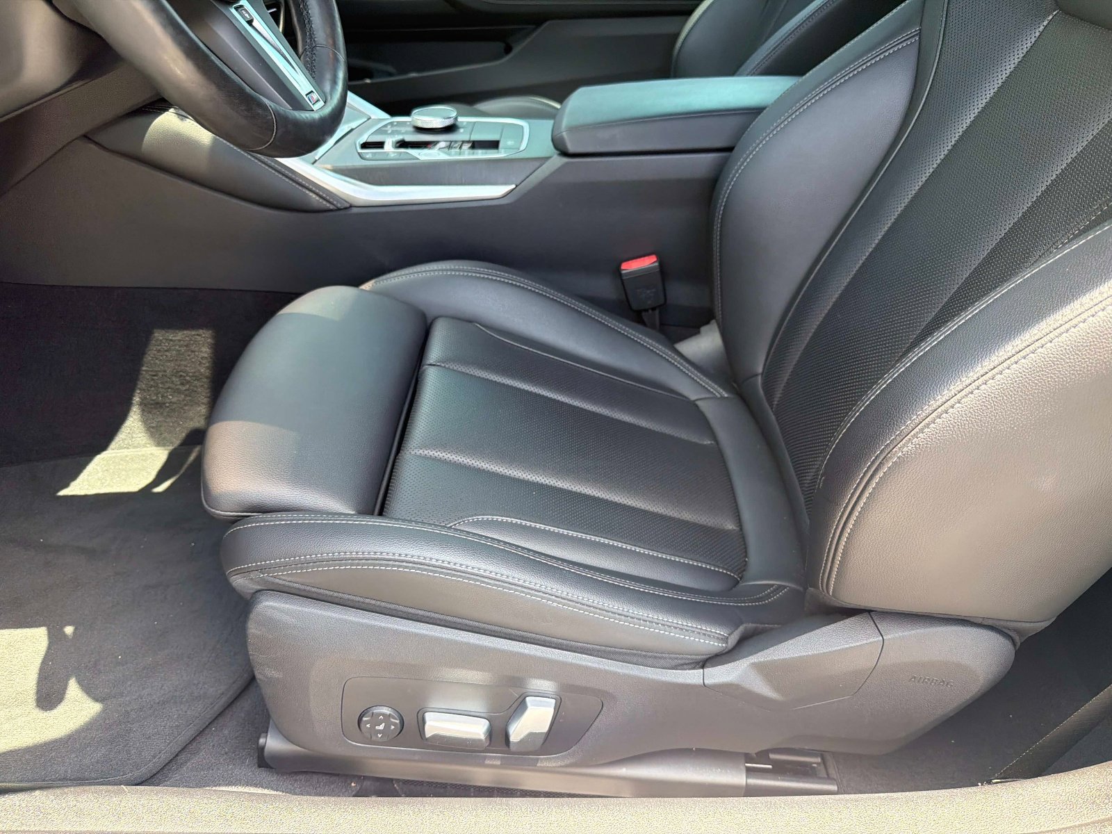 Used 2024 BMW M440i Coupe w/ Premium Package RWD image 30