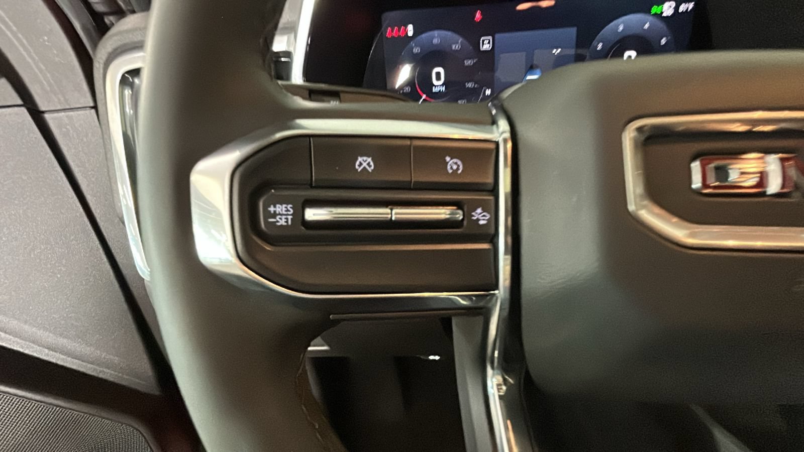 Used 2024 GMC Canyon Elevation w/ Convenience Package AWD/4WD image 17