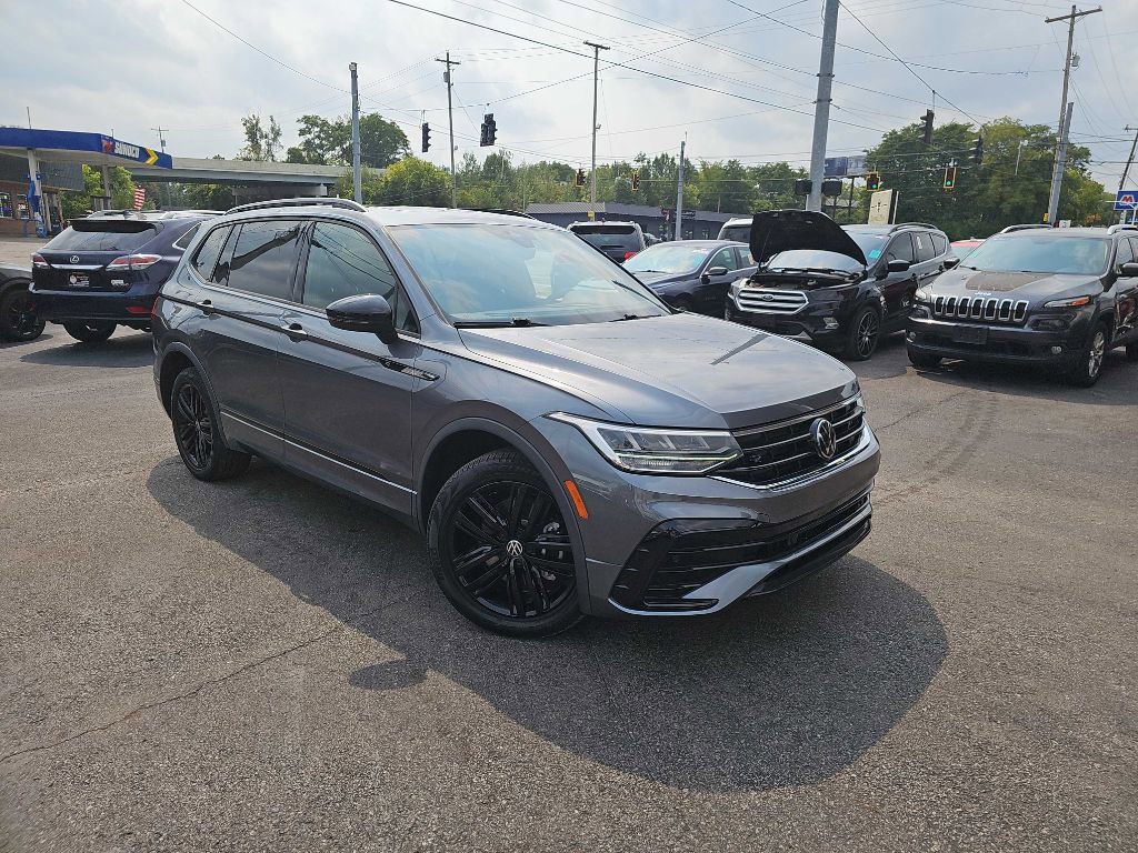 Used 2022 Volkswagen Tiguan SE R-Line image 1