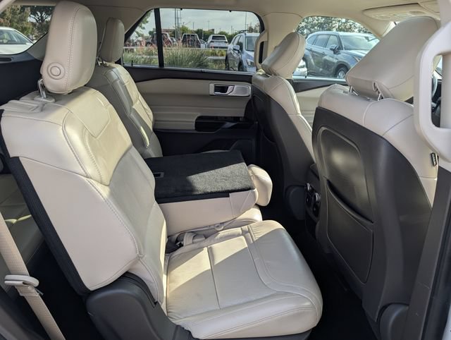Used 2020 Ford Explorer Platinum w/ Premium Technology Package AWD/4WD image 32