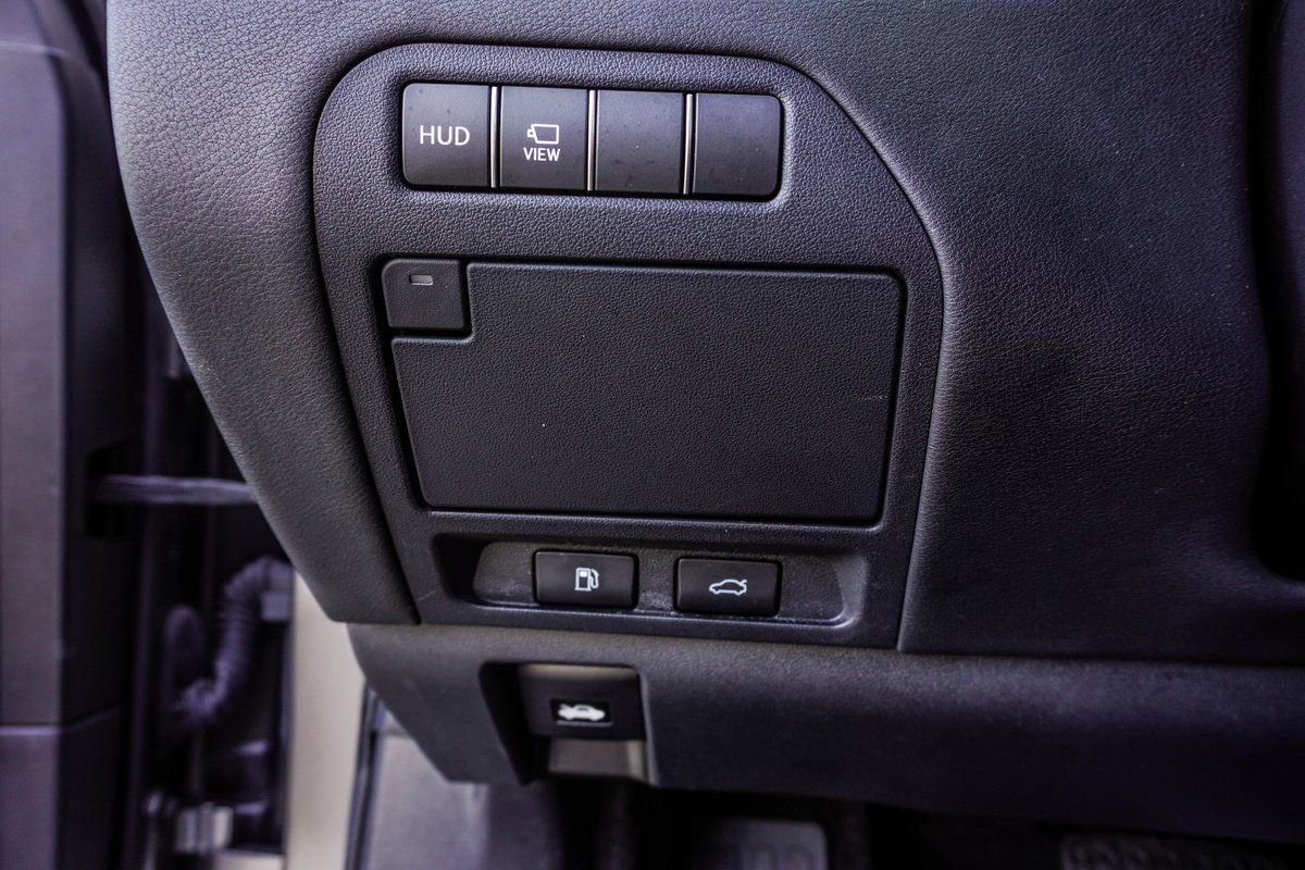 Used 2022 Lexus LS 500 w/ Interior Upgrade Package image 34