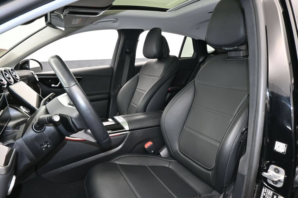 Used 2025 Mercedes-Benz GLC 300 4MATIC image 10