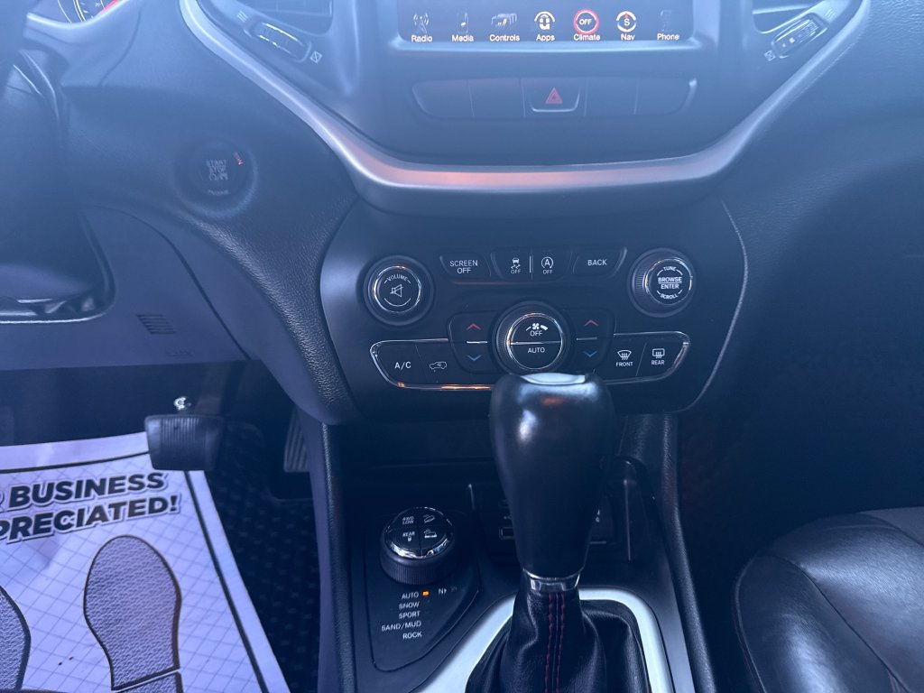 Used 2015 Jeep Cherokee Trailhawk w/ Comfort/Convenience Group AWD/4WD image 23
