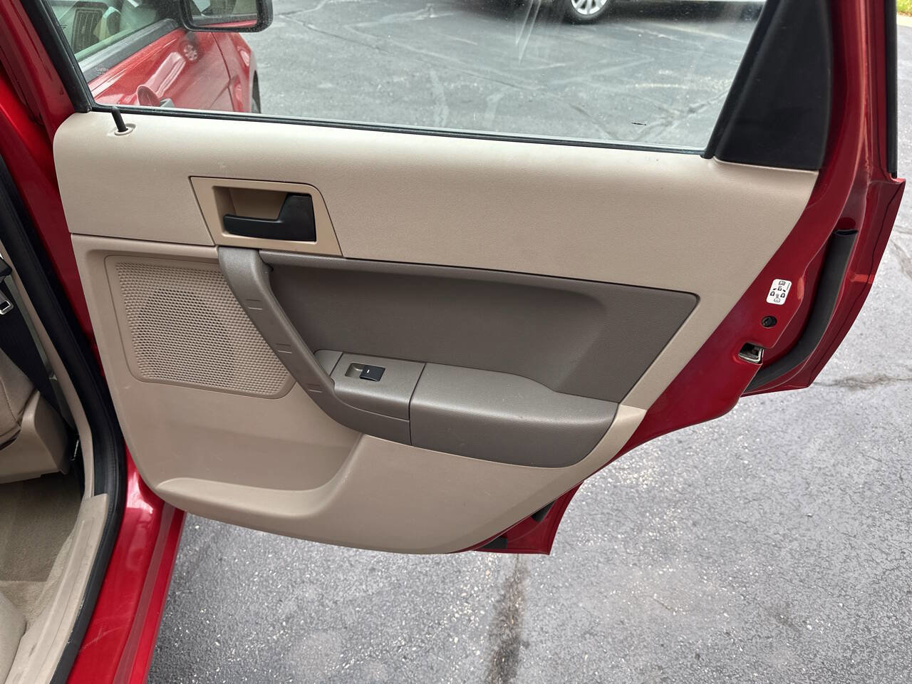 Used 2010 Ford Focus SE image 10