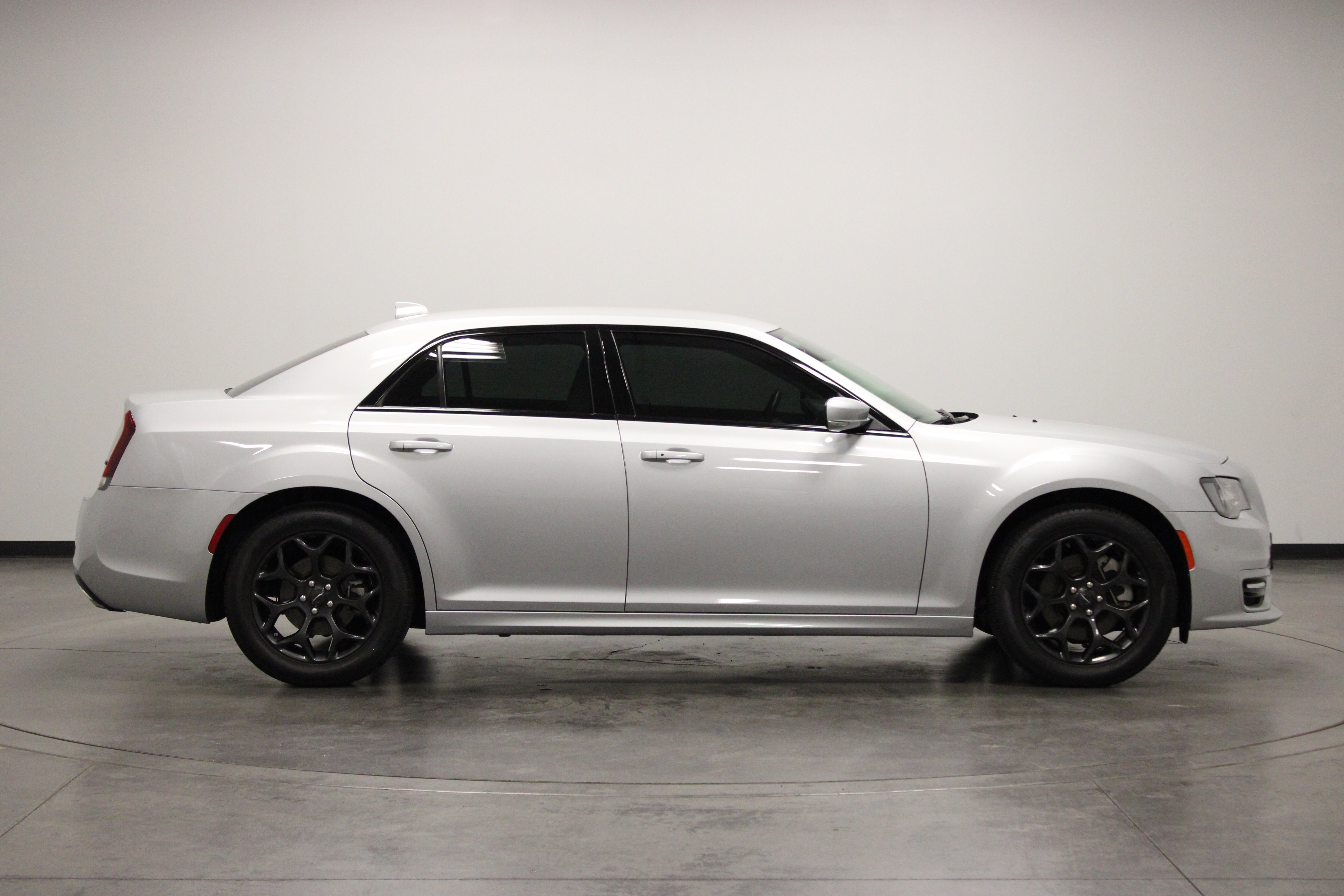 Used 2022 Chrysler 300 Touring L w/ Safetytec Plus Group AWD/4WD image 9