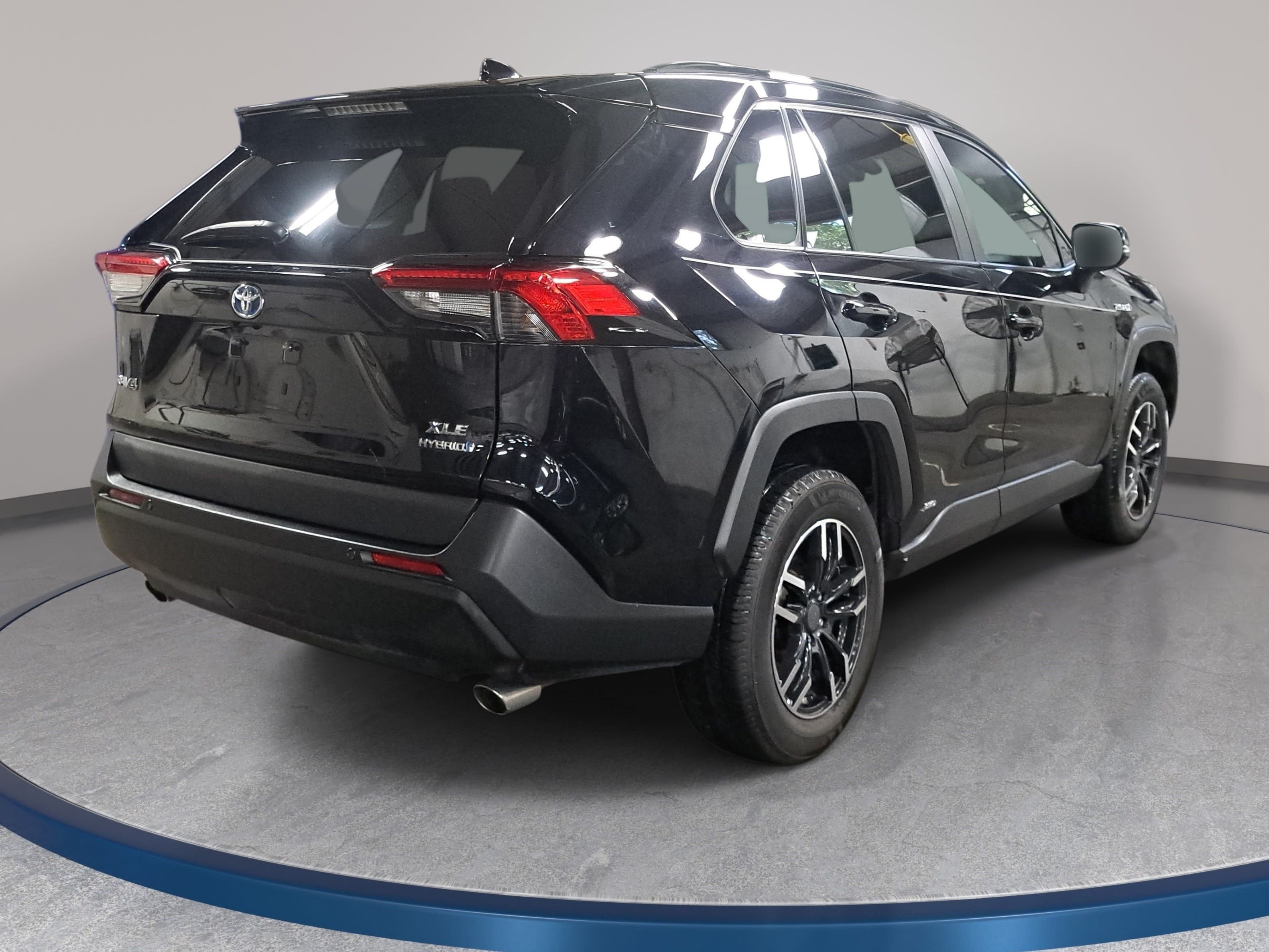 Used 2019 Toyota RAV4 XLE AWD/4WD image 5