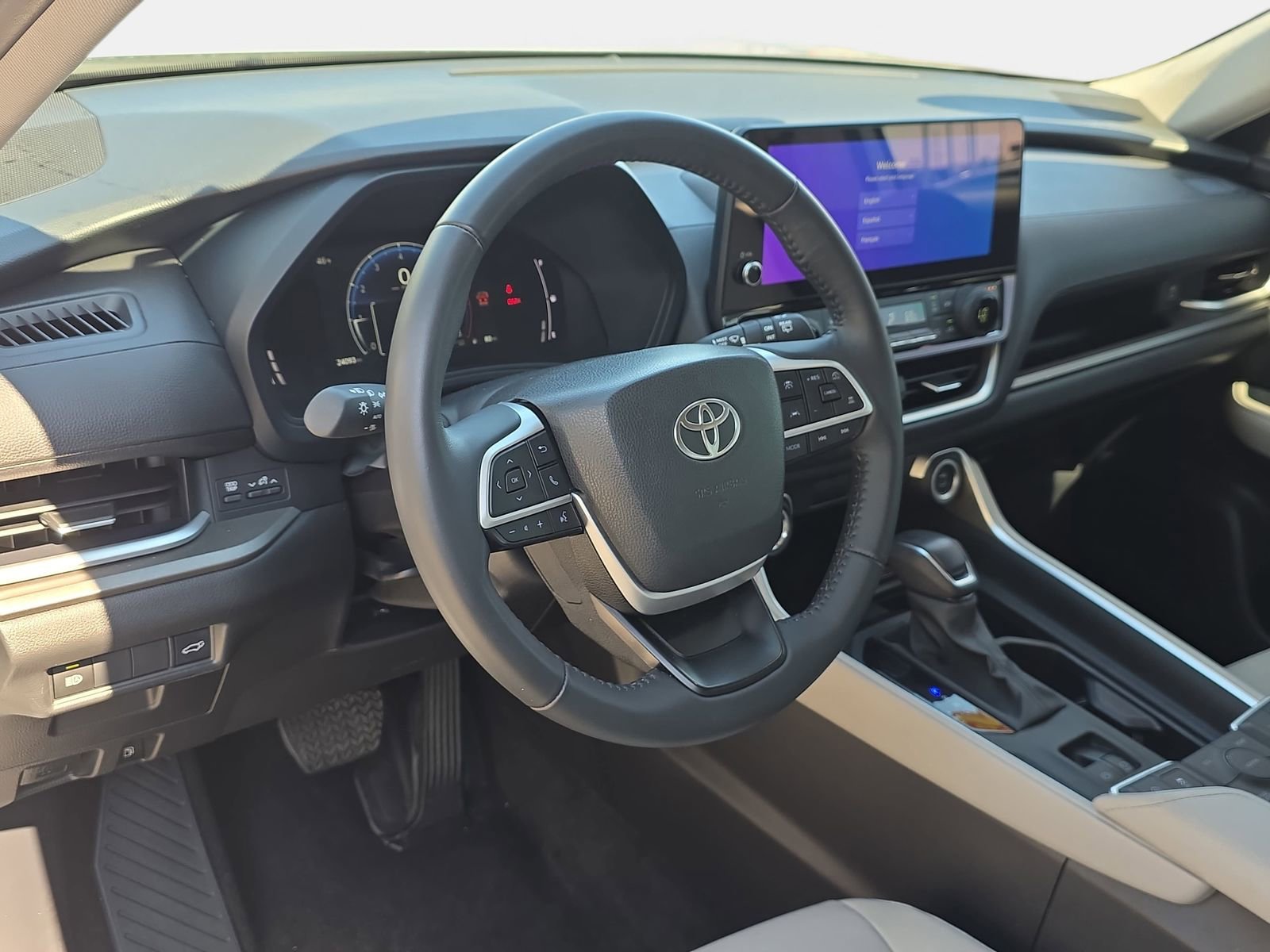 Used 2025 Toyota Grand Highlander AWD image 12