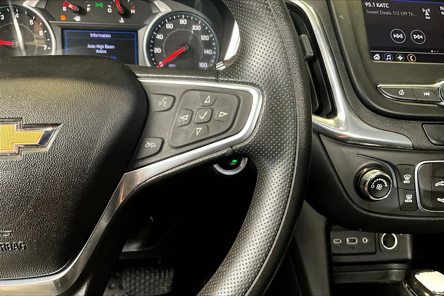 Used 2020 Chevrolet Equinox LT AWD/4WD image 13