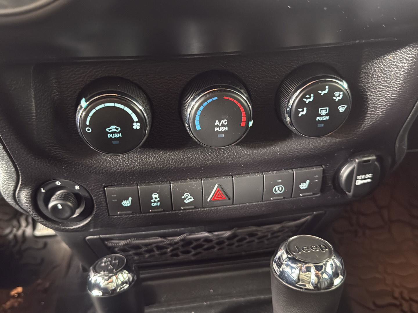 Used 2017 Jeep Wrangler Unlimited Rubicon AWD/4WD image 14