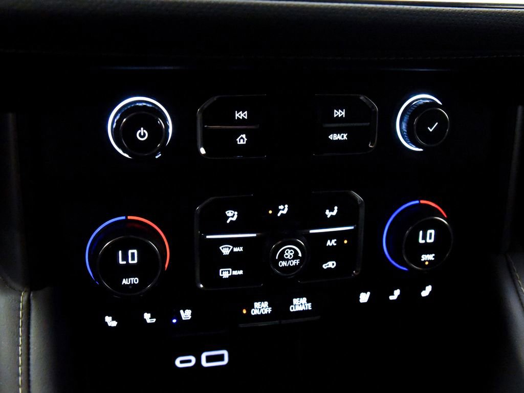 Used 2024 Chevrolet Suburban Premier AWD/4WD image 20