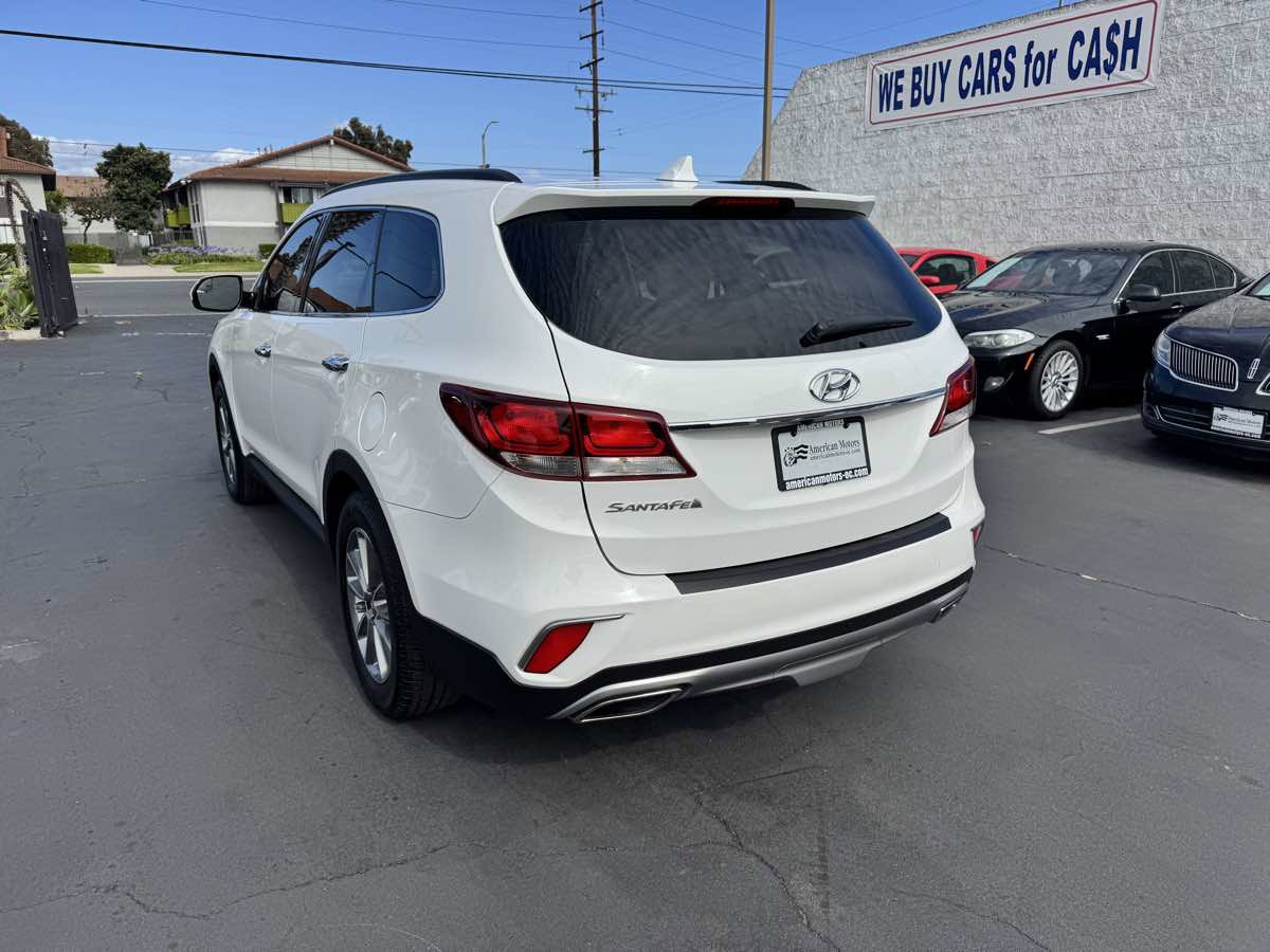 Used 2017 Hyundai Santa Fe SE w/ Cargo Package FWD image 2