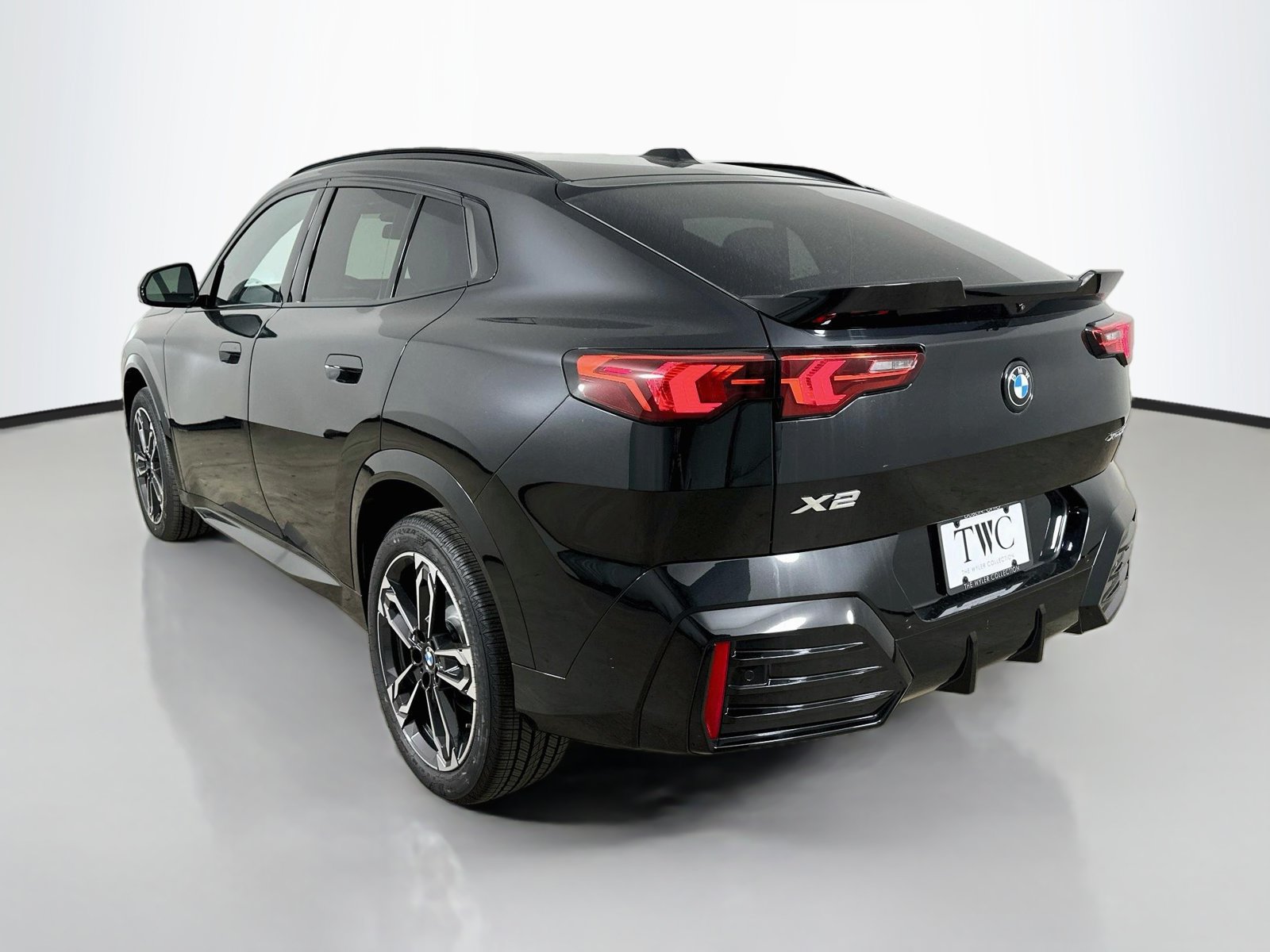 New 2027 BMW X2 xDrive28i AWD/4WD image 7